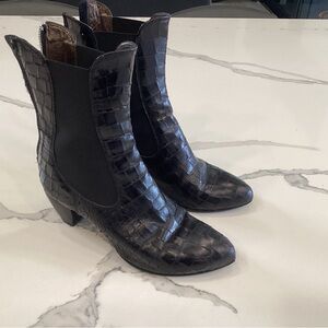 Women boots size 7 37 snake black Heeled Chelsea Booties AGL made in Italy